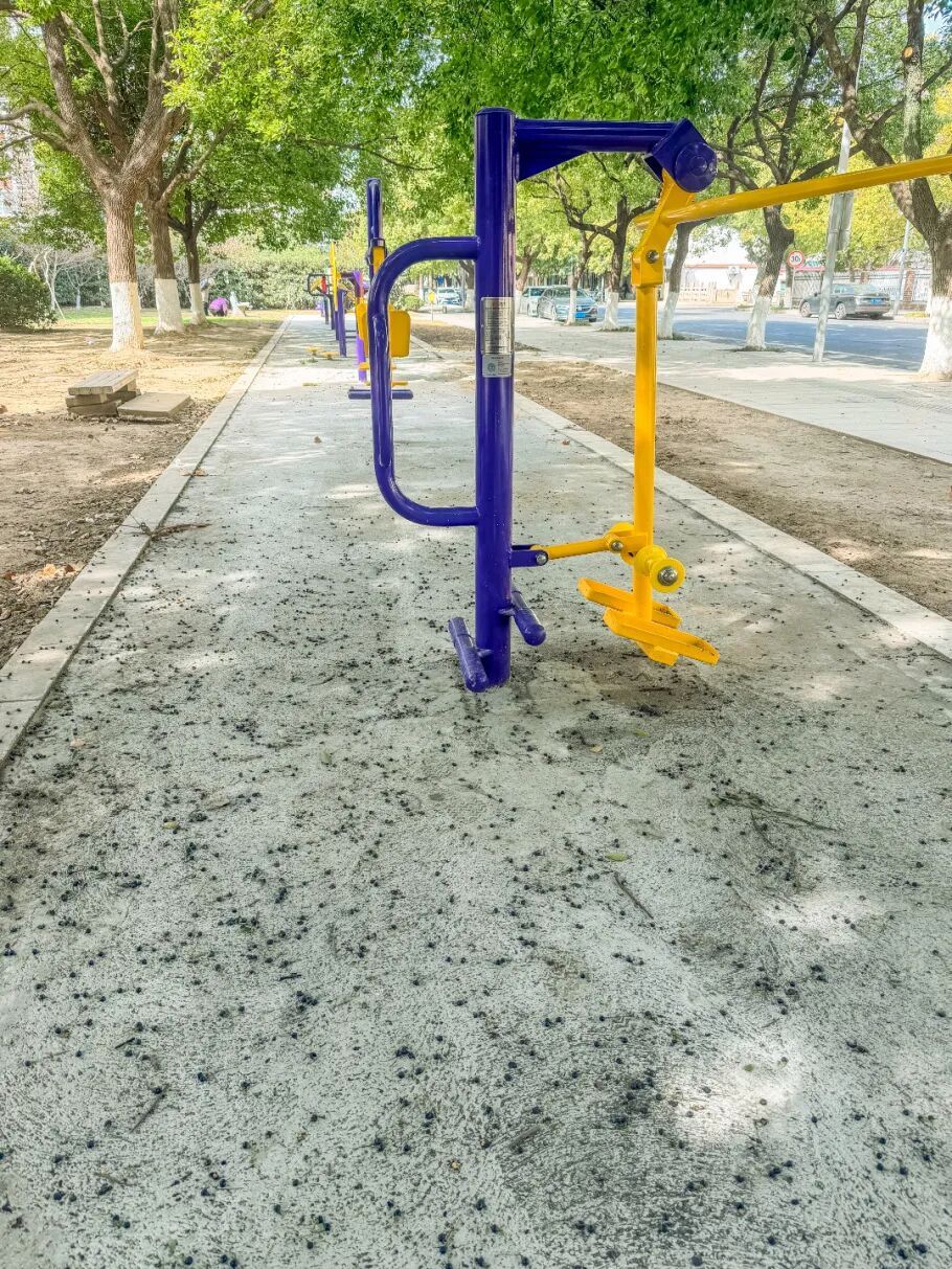 街頭大量出現「詭異小珍珠」專家警告：千萬別踩