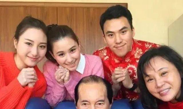 護理師上位!賭王三房太72歲大壽「優雅凍齡勝少女」 當年被嘲豪門弱婦「最後卻成最大贏家」