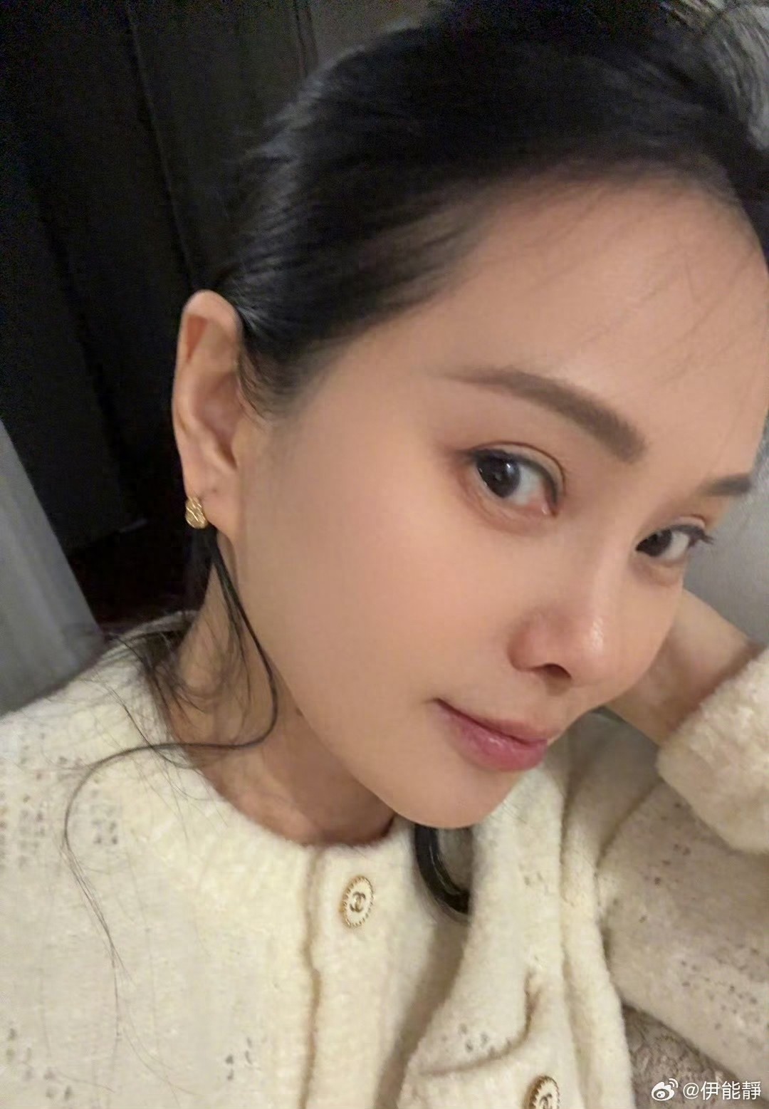 伊能靜「歡慶58歲生日」狀態絕美逆齡！　兒女「斥鉅資送上大禮」她淚喊：來人間一趟，不虧