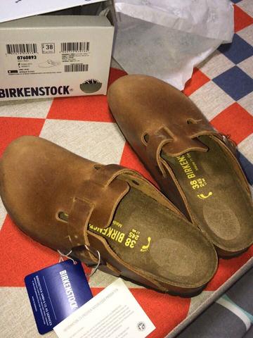 看似舒適其實比高跟鞋還傷！骨科醫師點名「5鞋款超傷腳」　長期慢性傷害「比骨折更難救」