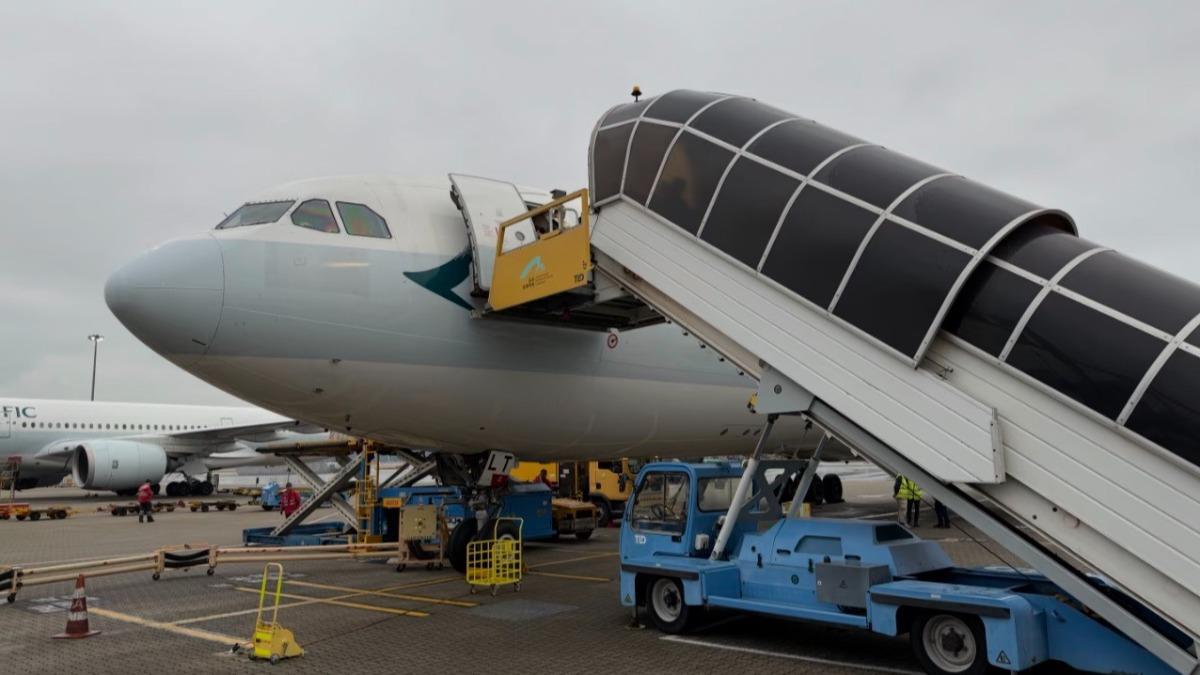 快訊／國泰班機驚傳「萬米高空急墜」！