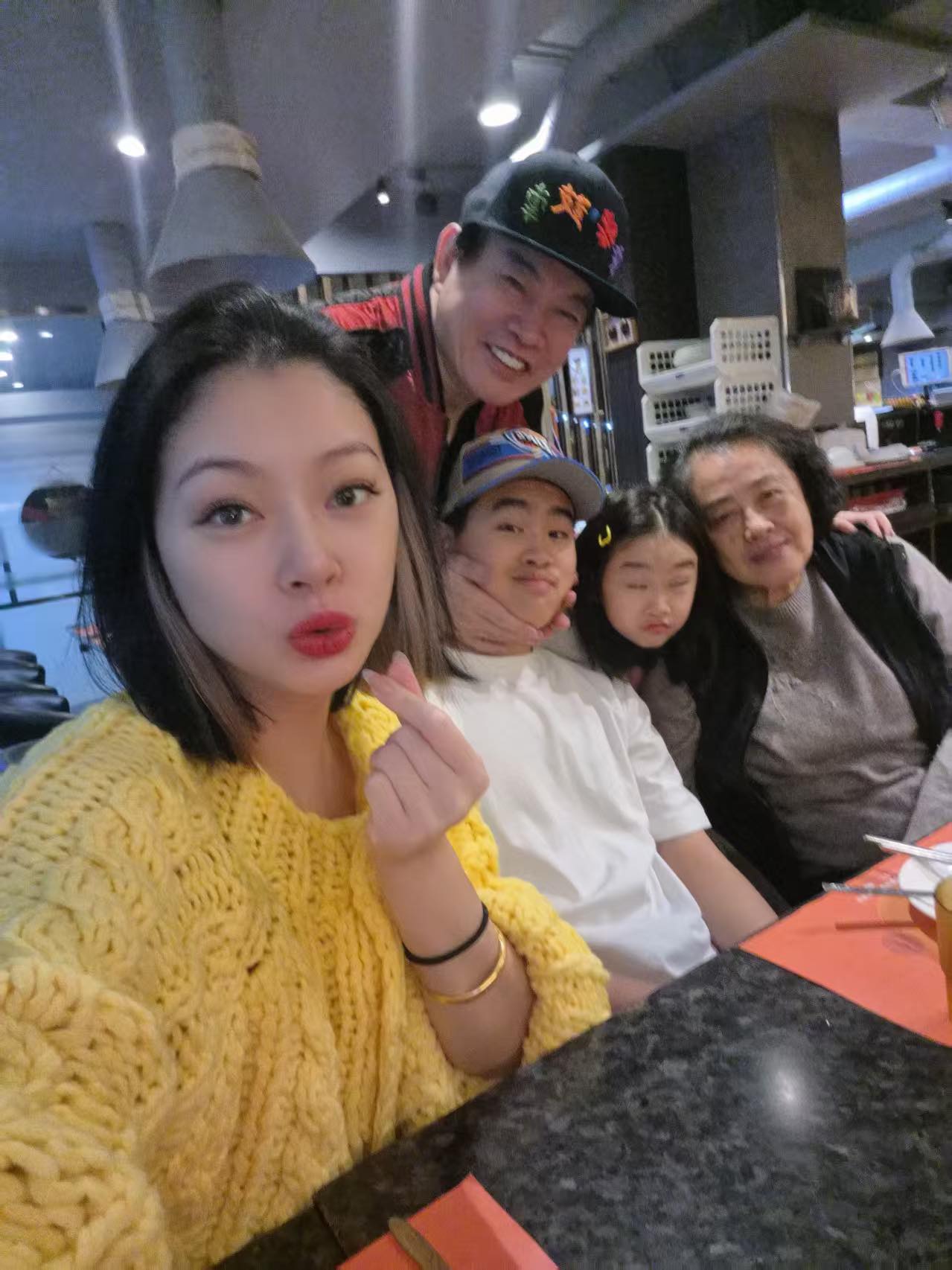 希望再有個女兒！康康淚曝「老婆2度流產」　認晚婚生子「骨刺不敢開刀」苦撐養家