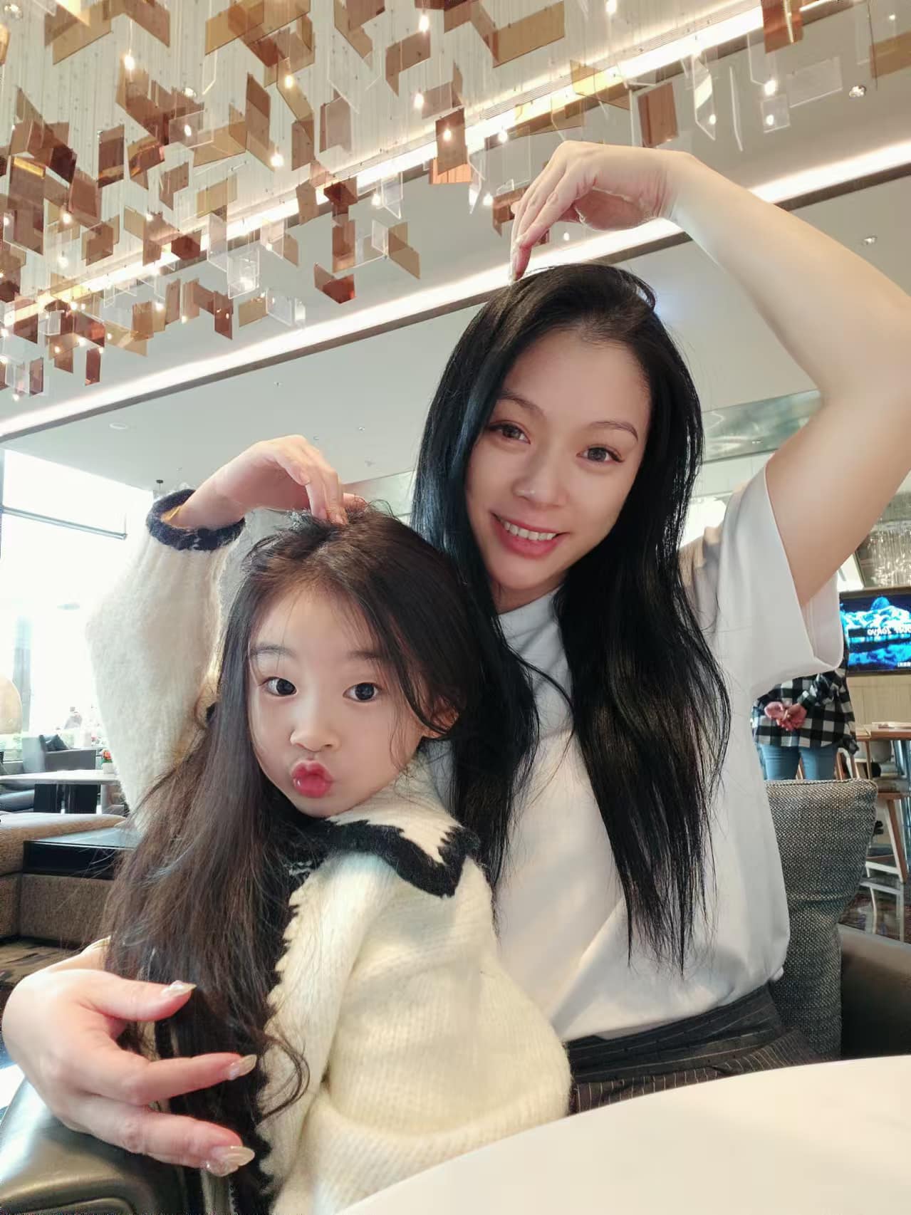 希望再有個女兒！康康淚曝「老婆2度流產」　認晚婚生子「骨刺不敢開刀」苦撐養家