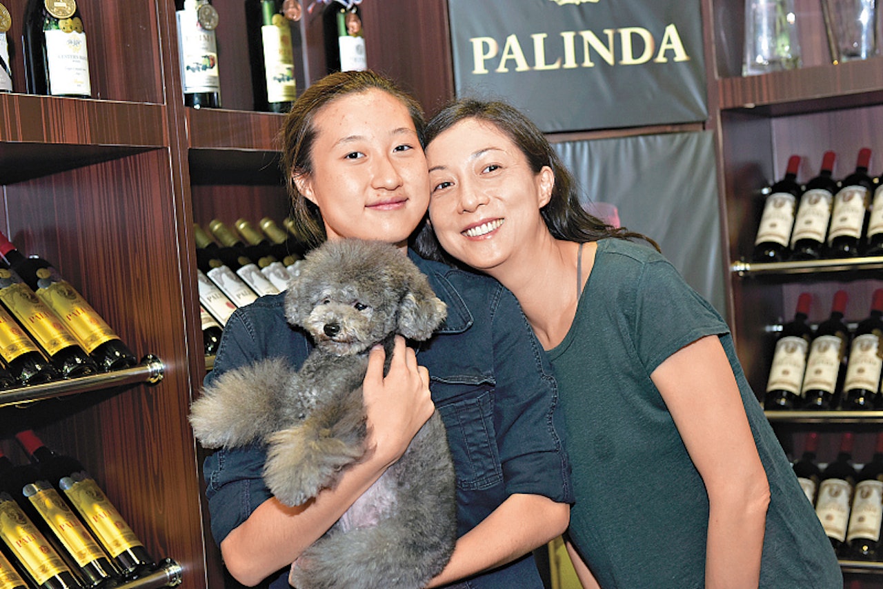 成龍傳金援小龍女！53歲吳綺莉得知後「淡淡回了6字」　母女決裂8年「鬆口如今關係」：變了很多...