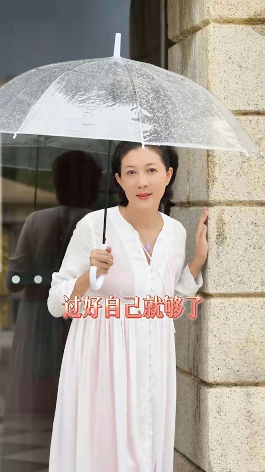 成龍傳金援小龍女！53歲吳綺莉得知後「淡淡回了6字」　母女決裂8年「鬆口如今關係」：變了很多...