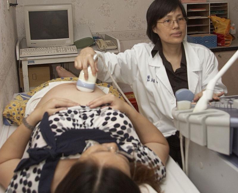 最後一刻仍堅守崗位！婦產名醫「驚傳過世」享年67歲　