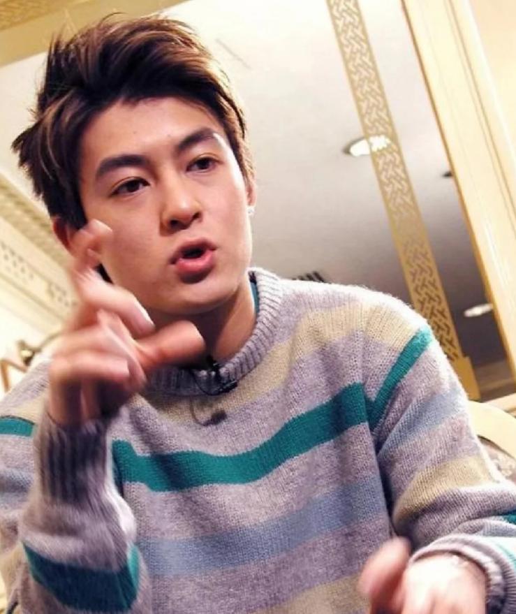 當年風靡萬千少女！ 大咖男星「斷崖式衰老」替女兒慶生　網一看近照愣住「父女像爺孫」