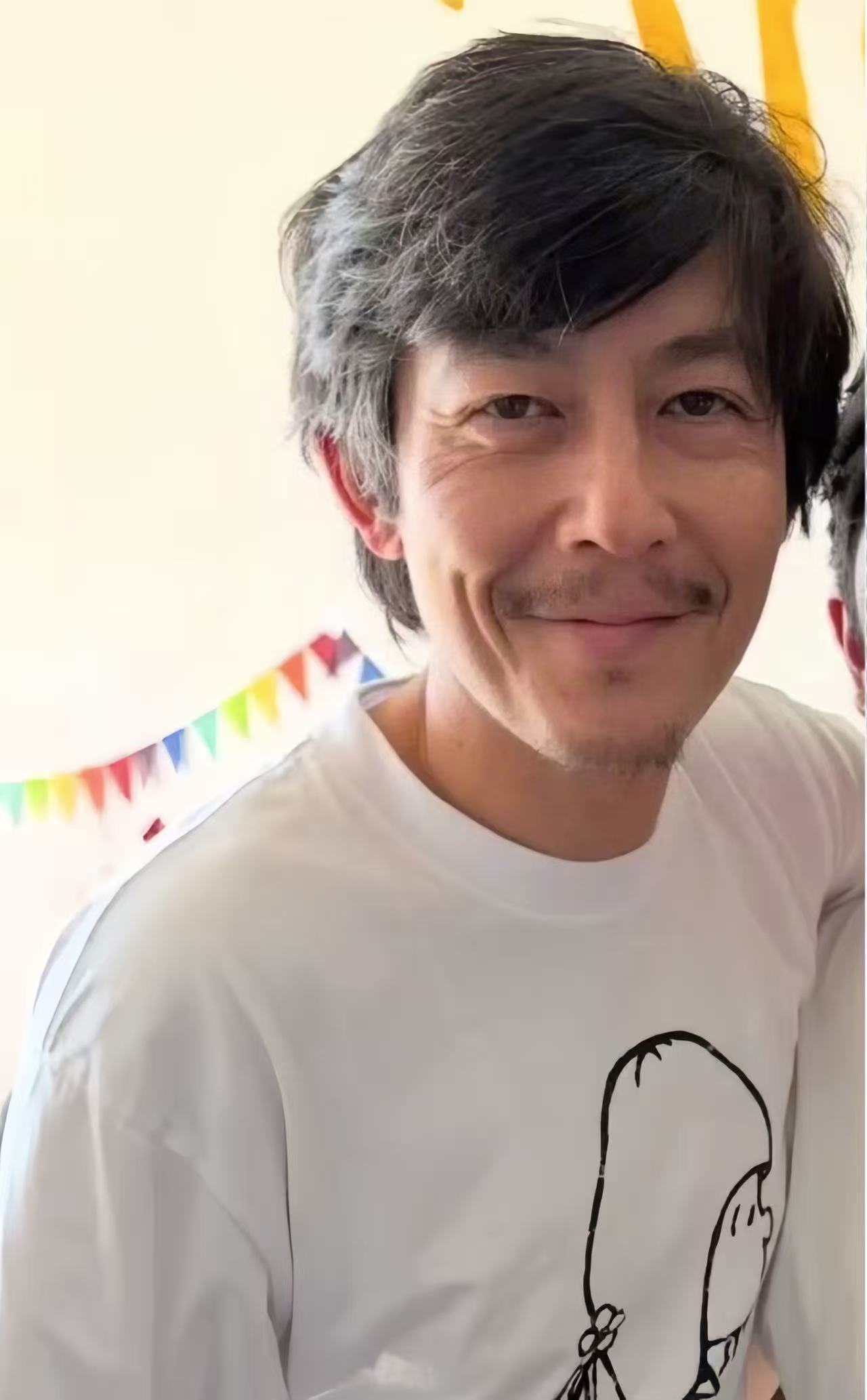 當年風靡萬千少女！ 大咖男星「斷崖式衰老」替女兒慶生　網一看近照愣住「父女像爺孫」