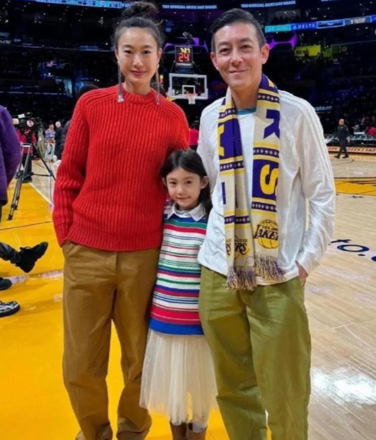 當年風靡萬千少女！ 大咖男星「斷崖式衰老」替女兒慶生　網一看近照愣住「父女像爺孫」