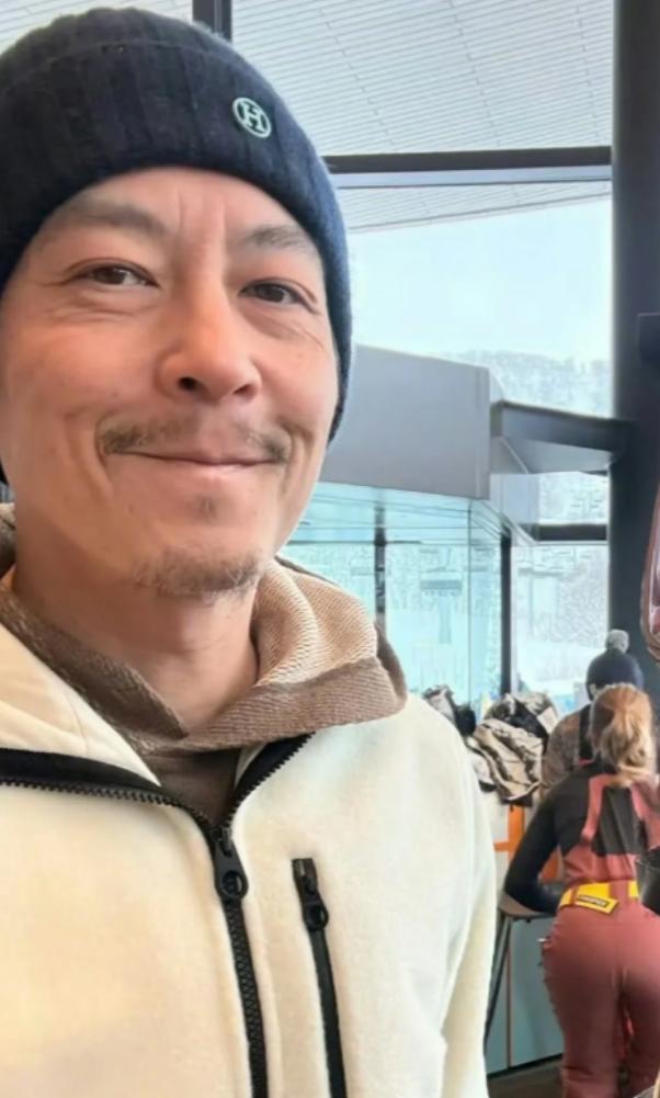 當年風靡萬千少女！ 大咖男星「斷崖式衰老」替女兒慶生　網一看近照愣住「父女像爺孫」