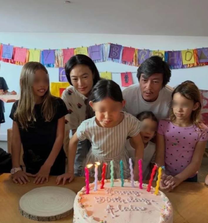 當年風靡萬千少女！ 大咖男星「斷崖式衰老」替女兒慶生　網一看近照愣住「父女像爺孫」