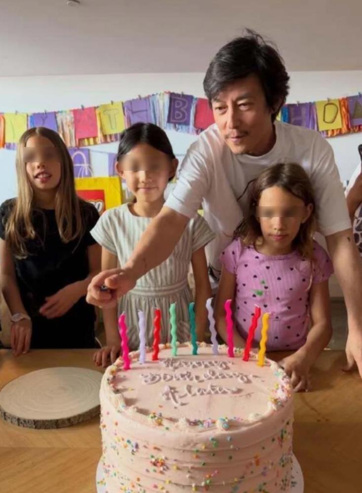 當年風靡萬千少女！ 大咖男星「斷崖式衰老」替女兒慶生　網一看近照愣住「父女像爺孫」