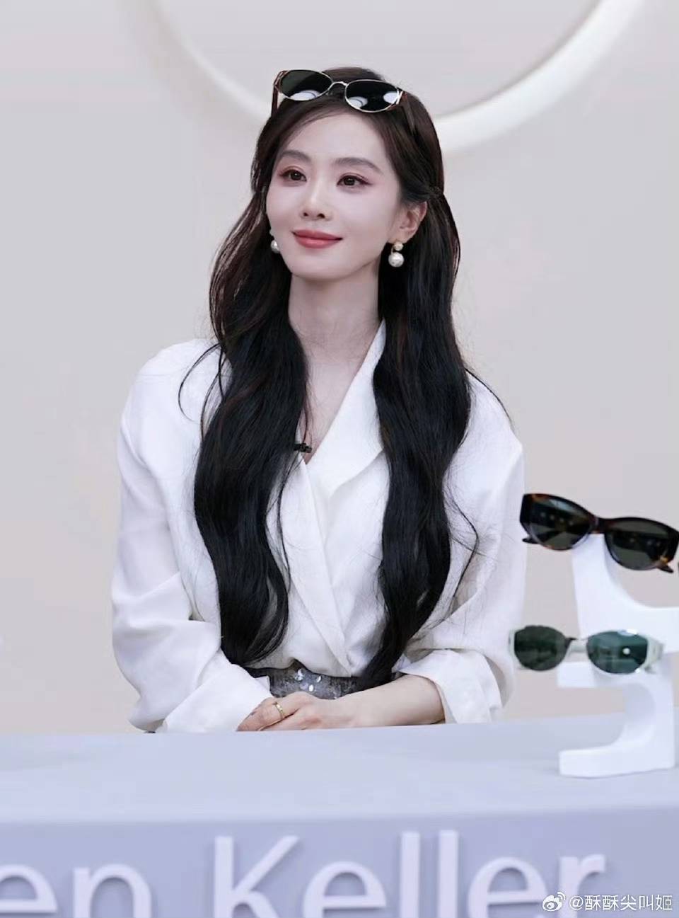 嫁吳奇隆11年驚傳婚變！38歲劉詩詩「罕見露面」　她直播「洩露感情狀況」