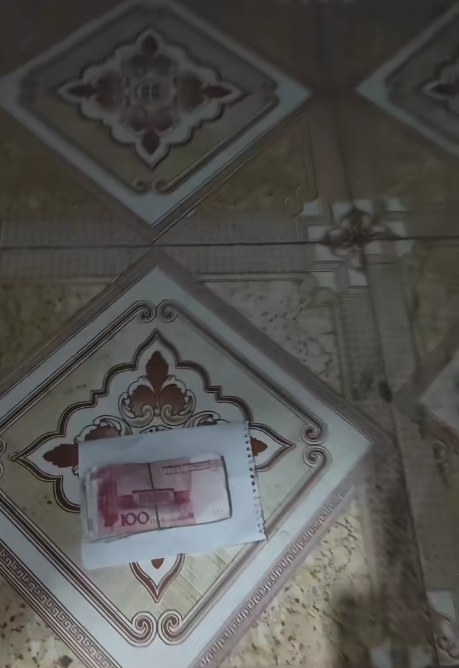 雙親外地工作！10歲女童突然「拿出805元壓歲錢」　一旁手寫信「讓父母瞬間淚崩」：虧欠太多了...