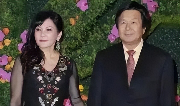 豪門尪出軌28年！她不生氣「還和小三和平共處」　多年後再同框「當眾人面復仇」網驚：佈局好久...