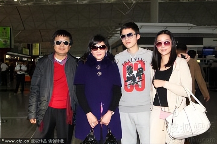 豪門尪出軌28年！她不生氣「還和小三和平共處」　多年後再同框「當眾人面復仇」網驚：佈局好久...