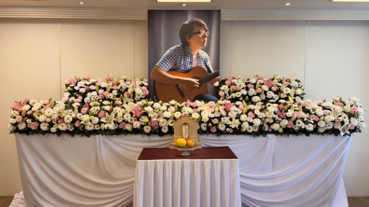 快訊／袁惟仁「帥氣遺照曝光」！靈堂擺滿鮮花「不見前妻陸元琪身影」