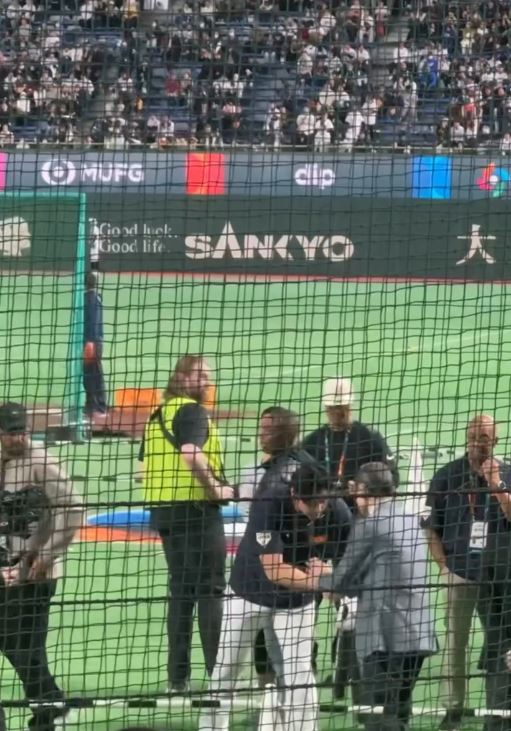 大谷翔平場邊「見到台灣傳奇」！「下秒1舉動」全場尊敬：難怪人見人愛