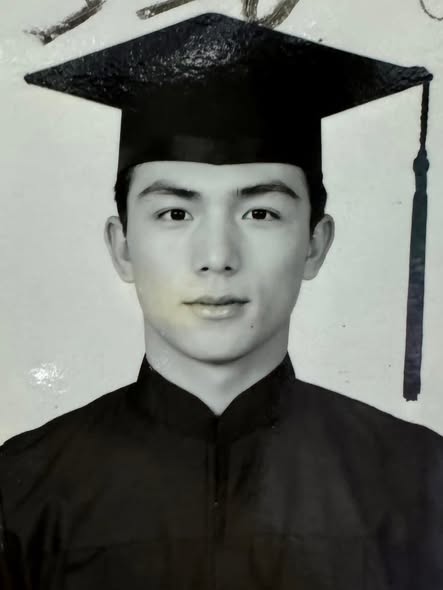 以為是大明星!60歲民進黨大將「年輕學生帥照」被挖出 網被帥翻「兒子也好看」