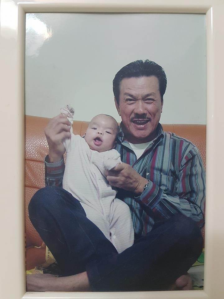 台灣綜藝天王被挖出「舊照神撞臉陳傑憲」！　女兒認證「小時候看過」網嗨翻：難怪女神那麼正❤️