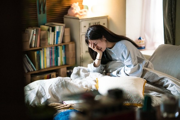 早上枕頭濕一片？睡覺「總流口水」的人別小看　醫警告「被這種病盯上了」