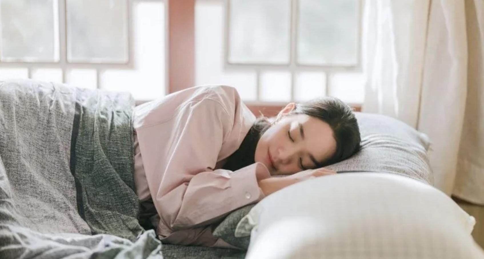 早上枕頭濕一片？睡覺「總流口水」的人別小看　醫警告「被這種病盯上了」