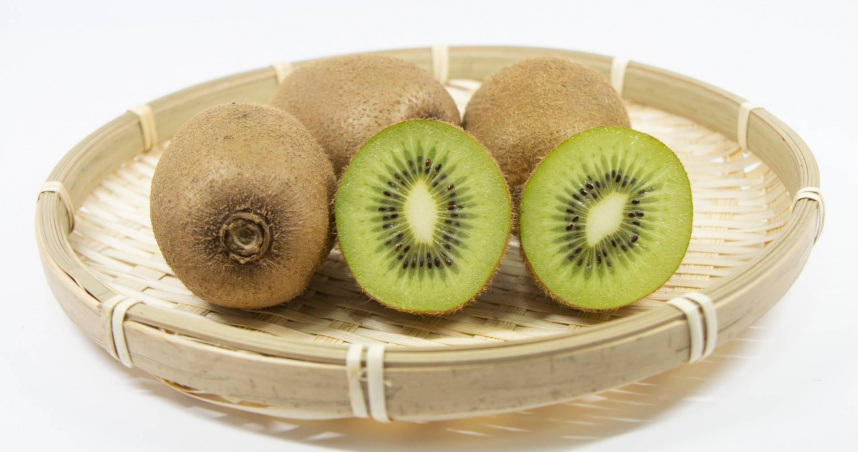 明明吃相同食物！研究證實「越晚進食會越胖」　醫警告「超過一時段」發福機率飆2.1倍