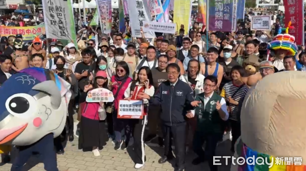 快訊/24歲台南男「當街遭拿刀割頸」 當場倒地「臟器外露身亡」...