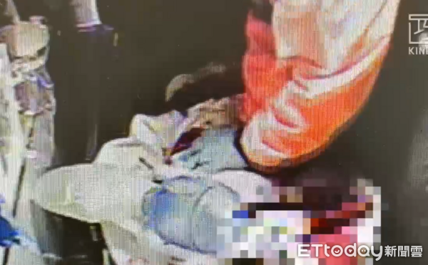 快訊/24歲台南男「當街遭拿刀割頸」 當場倒地「臟器外露身亡」...