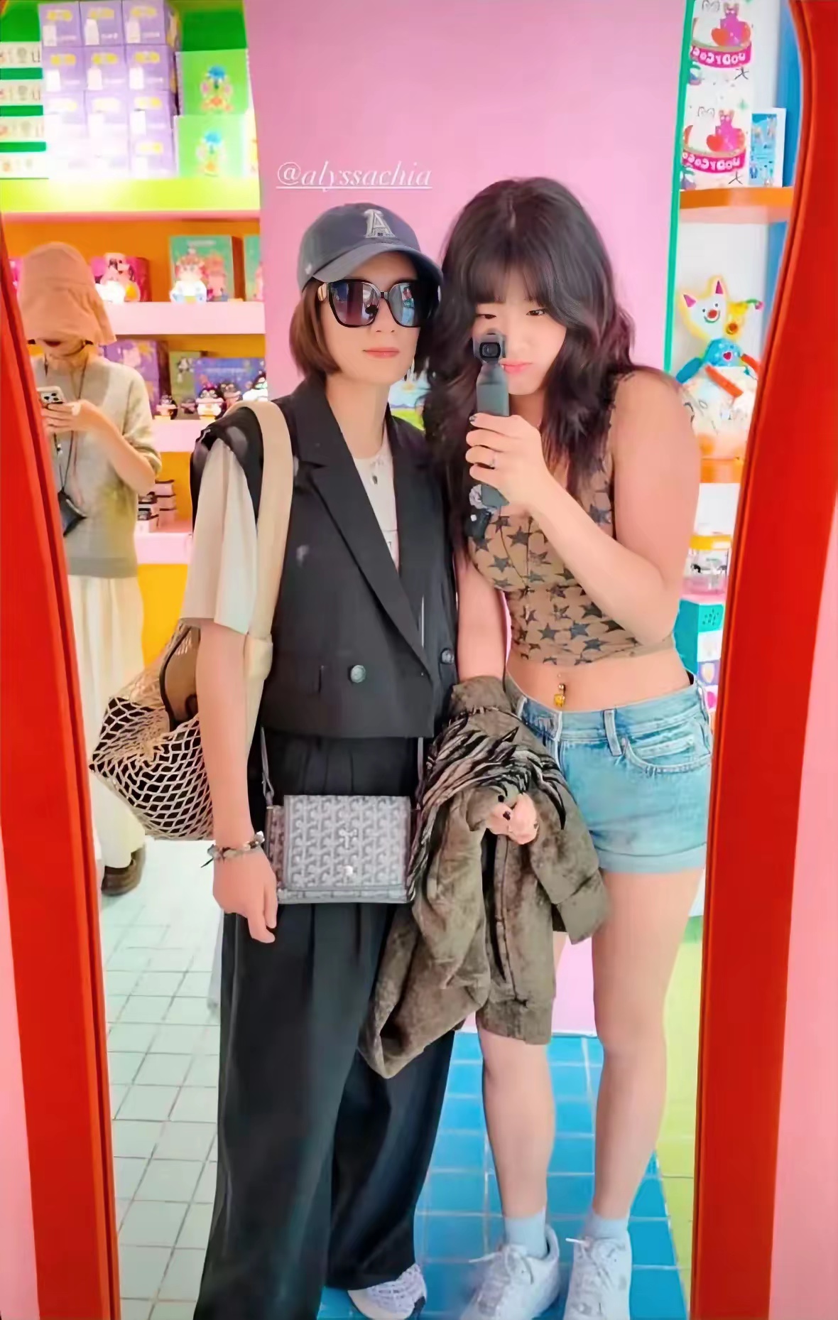 波妞9歲了！賈靜雯為她慶生「一家人全到齊」　招牌暴牙消失「長大近照太驚艷」網讚：是3姐妹最美