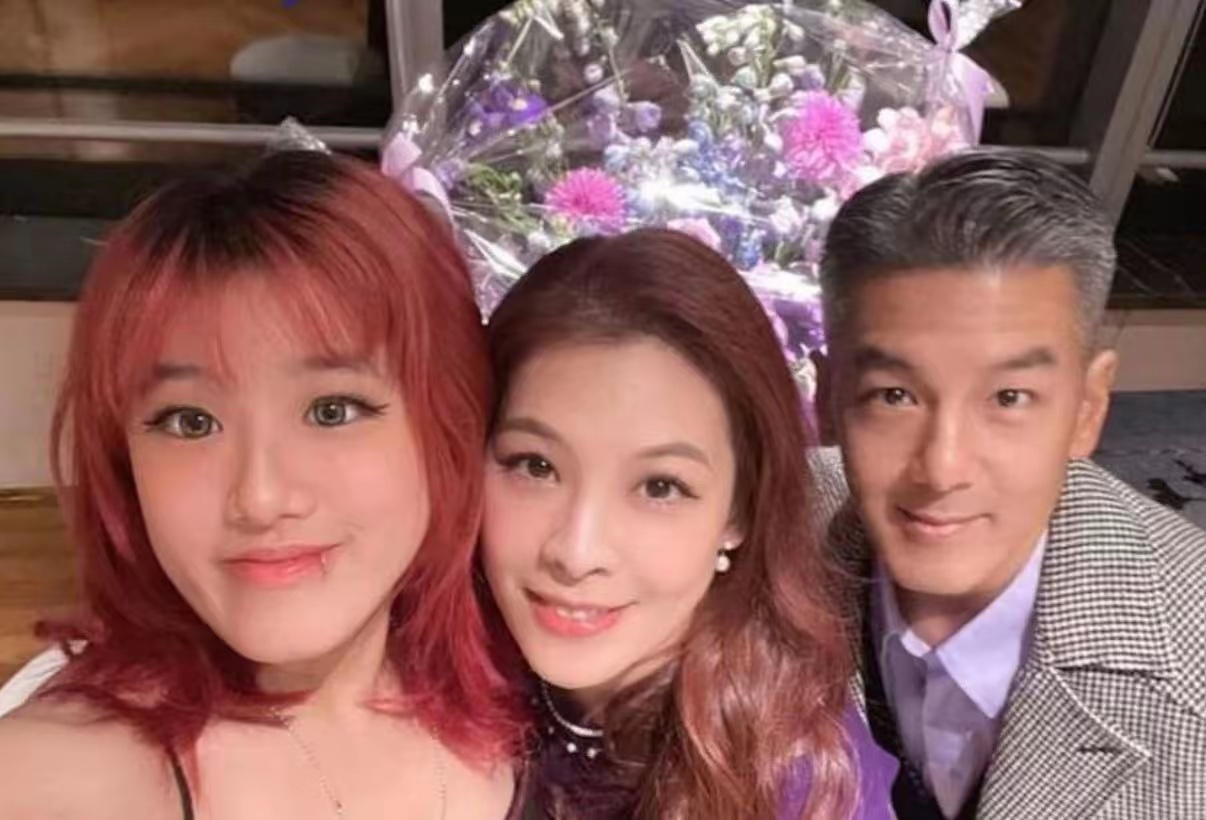 波妞9歲了！賈靜雯為她慶生「一家人全到齊」　招牌暴牙消失「長大近照太驚艷」網讚：是3姐妹最美