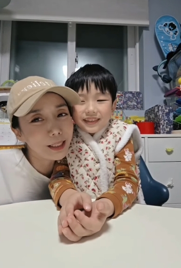 44歲高齡產子!資深女星淚曝「兒子自閉+智能障礙」 用愛等來奇蹟「竟養成天才」