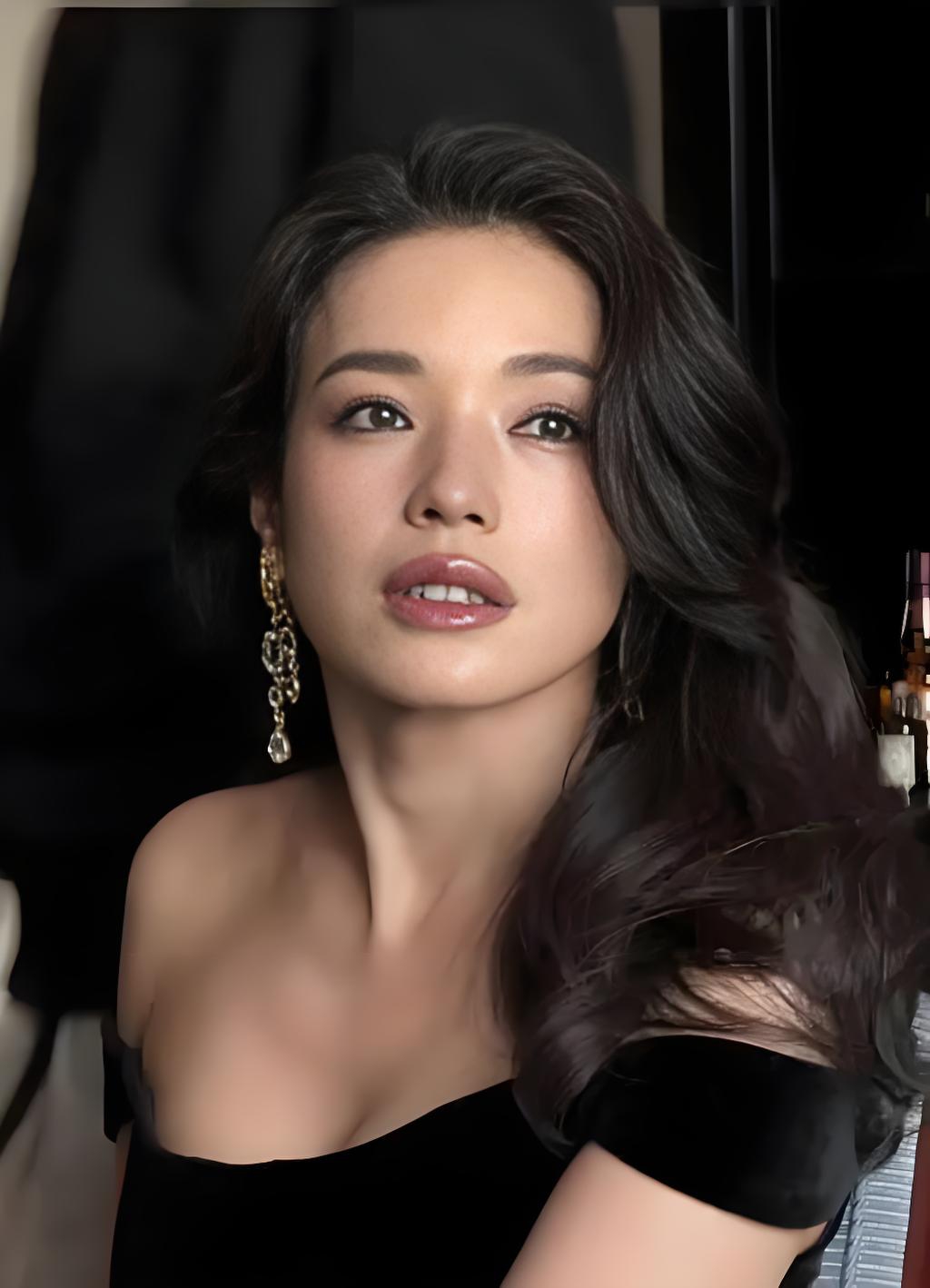 19歲一脫成名!49歲舒淇30年後被問「當年為何願意拍寫真」 她「直球回應」懾服全場