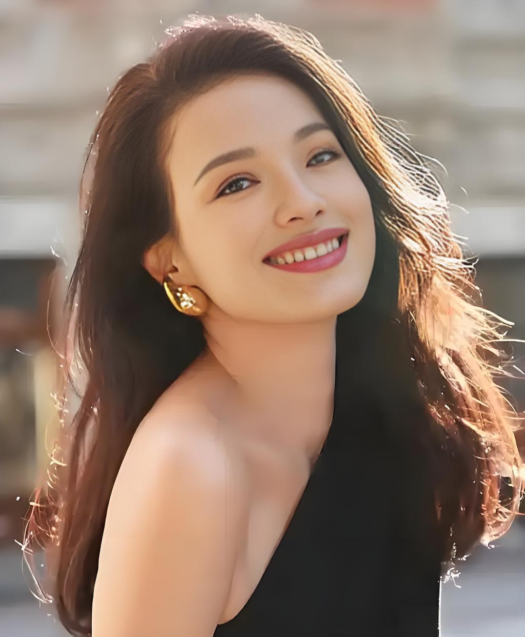 19歲一脫成名!49歲舒淇30年後被問「當年為何願意拍寫真」 她「直球回應」懾服全場