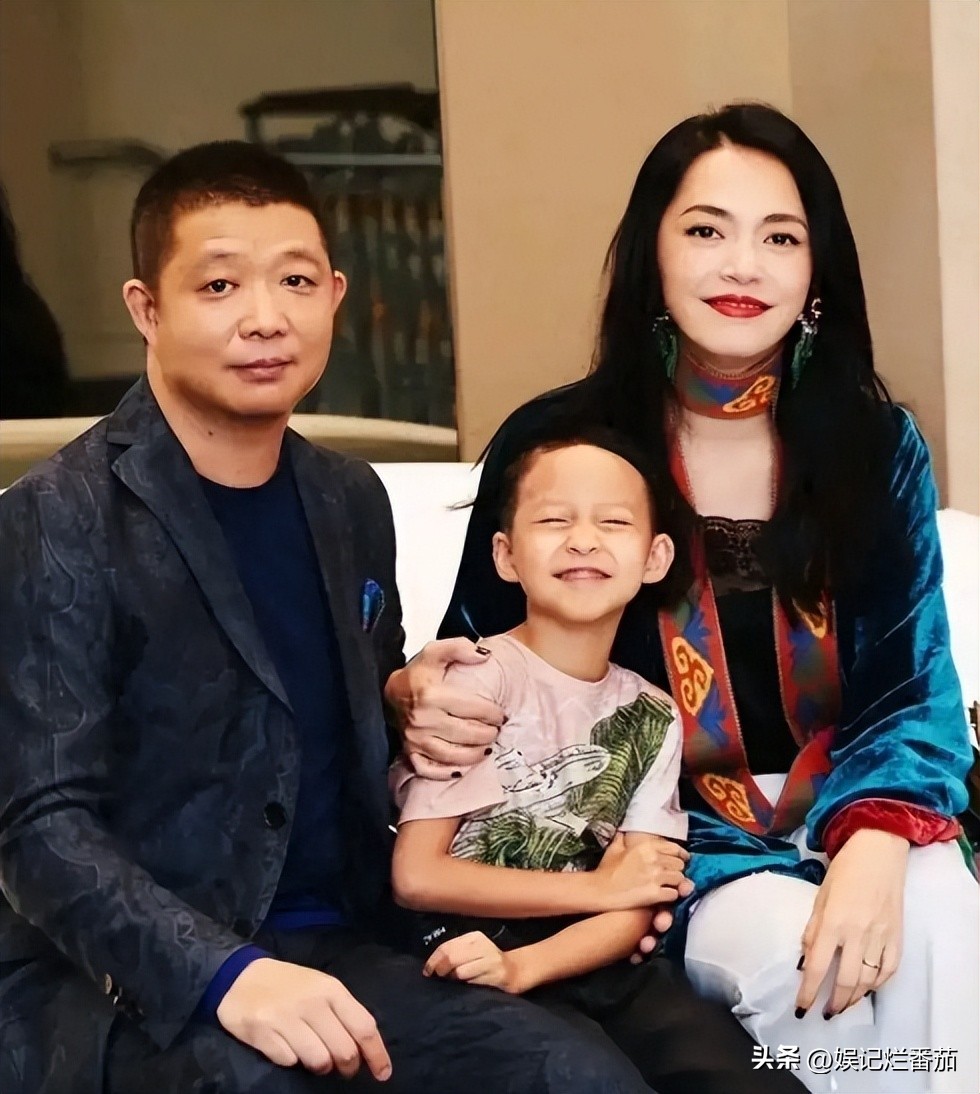 昔被爆4度出軌！46歲資深女星「證實已2度離婚」　網挖出「夫妻最後一次同框」感嘆：早有預兆...