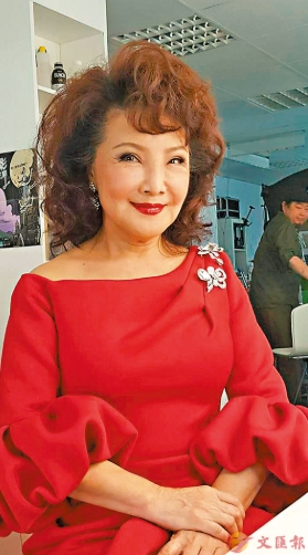 插管後奇蹟康復！資深歌后「跪拜105歲人瑞母」謝養育恩　曝養生「長壽3關鍵」過百歲仍勇健