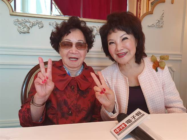 插管後奇蹟康復！資深歌后「跪拜105歲人瑞母」謝養育恩　曝養生「長壽3關鍵」過百歲仍勇健