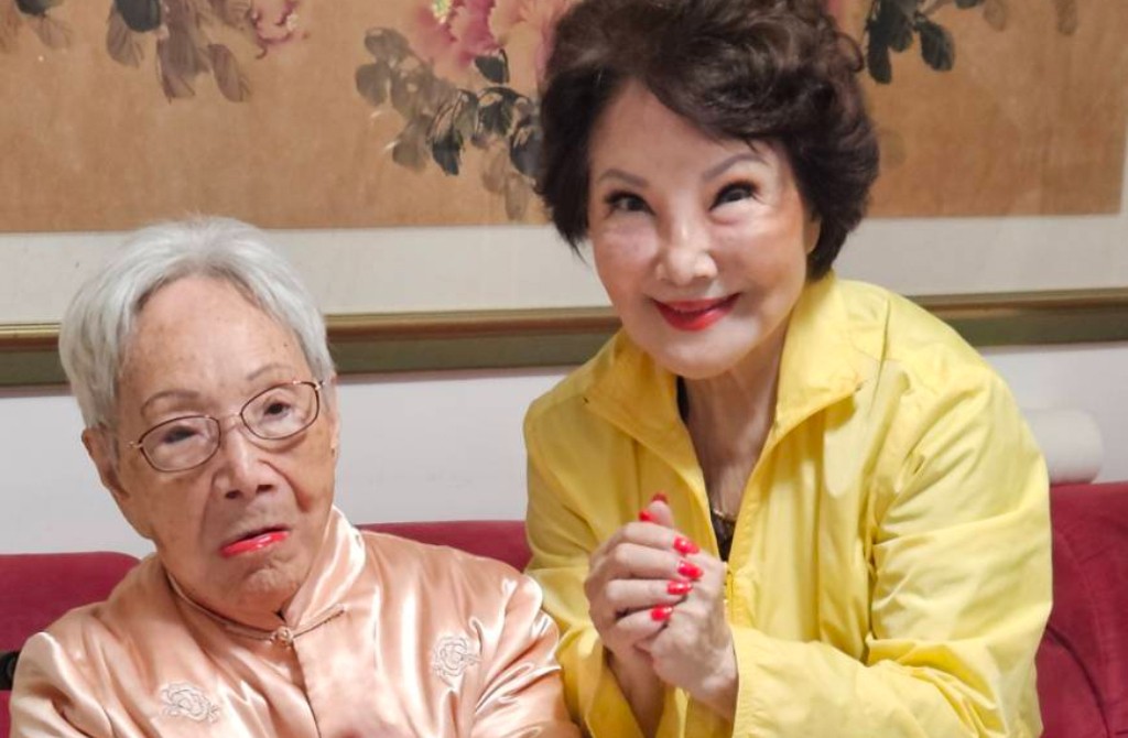 插管後奇蹟康復！資深歌后「跪拜105歲人瑞母」謝養育恩　曝養生「長壽3關鍵」過百歲仍勇健