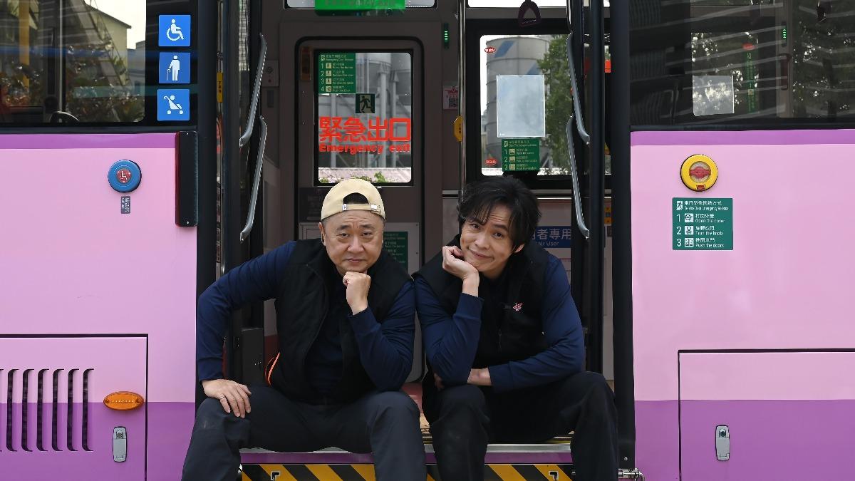 演藝工作不做了？60歲綜藝一哥「被目擊改行開公車」　上路1狀況「遭黃鐙輝狂酸」：在家休息就好