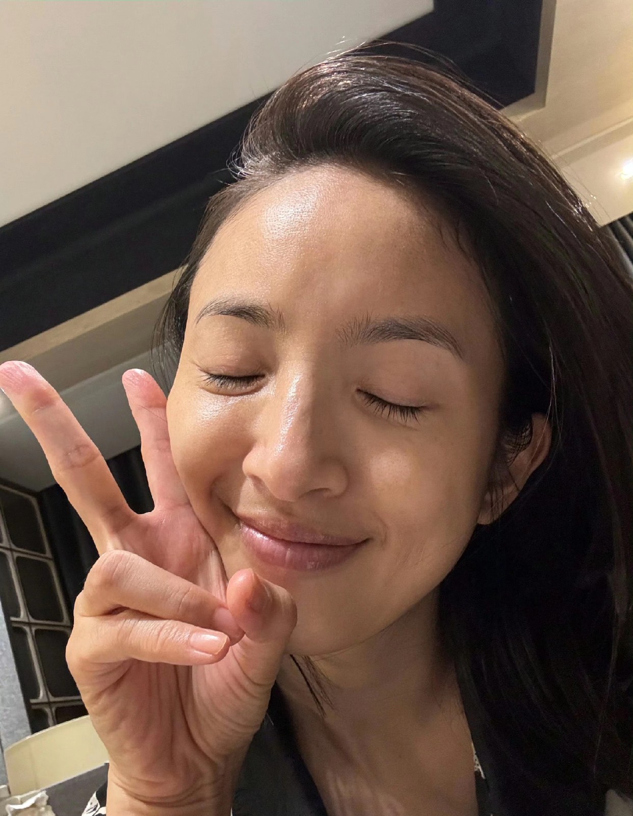 身體撐不住了！影后林依晨「狂拍戲沒睡覺」突病倒　緊急開腦「醒來全是血」驚喊：我離死亡那麼近