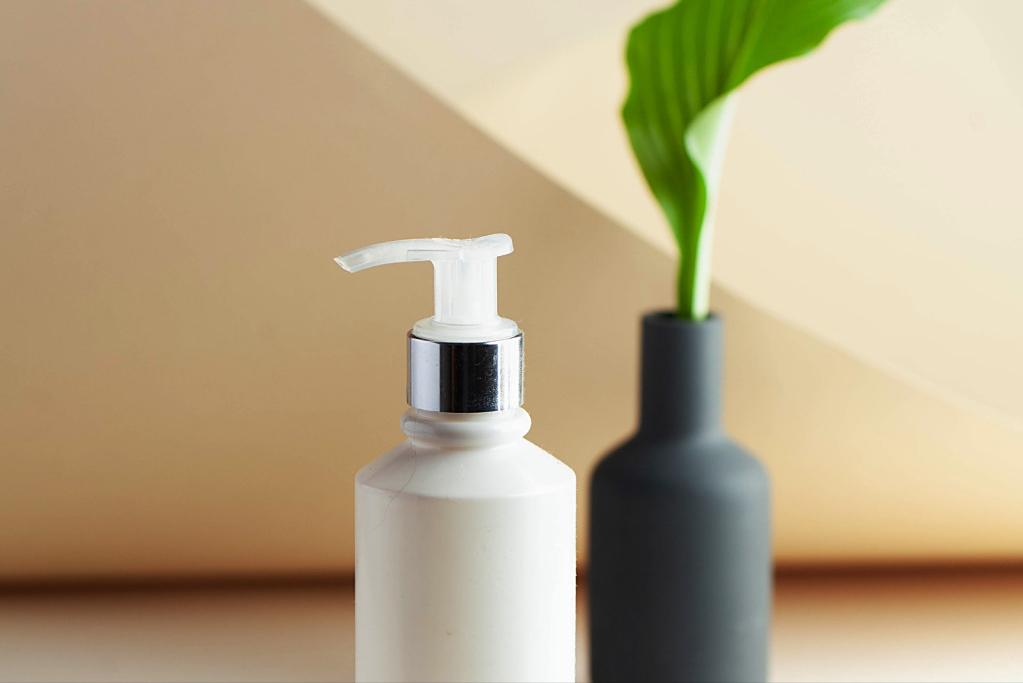 毒洗髮精被曝光！正在傷害你的頭皮「一堆家庭還在用」