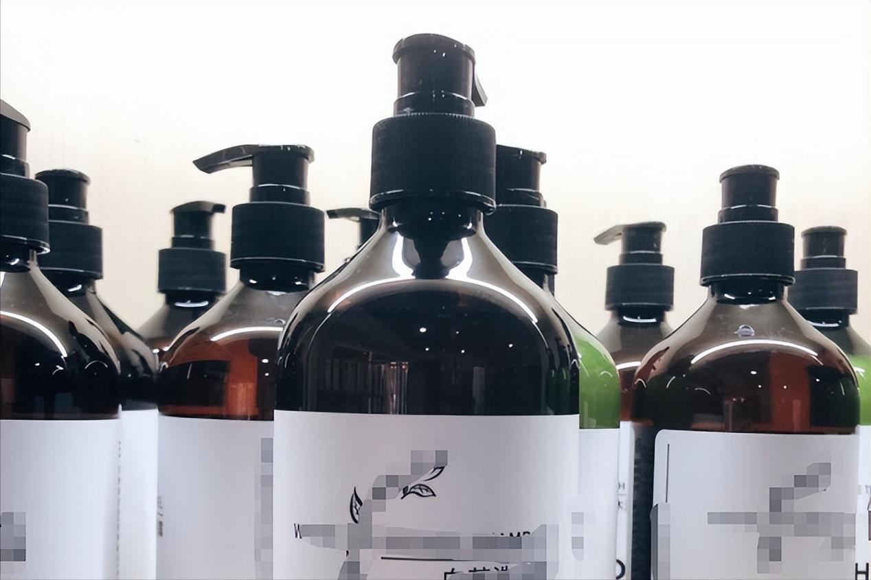 毒洗髮精被曝光！正在傷害你的頭皮「一堆家庭還在用」