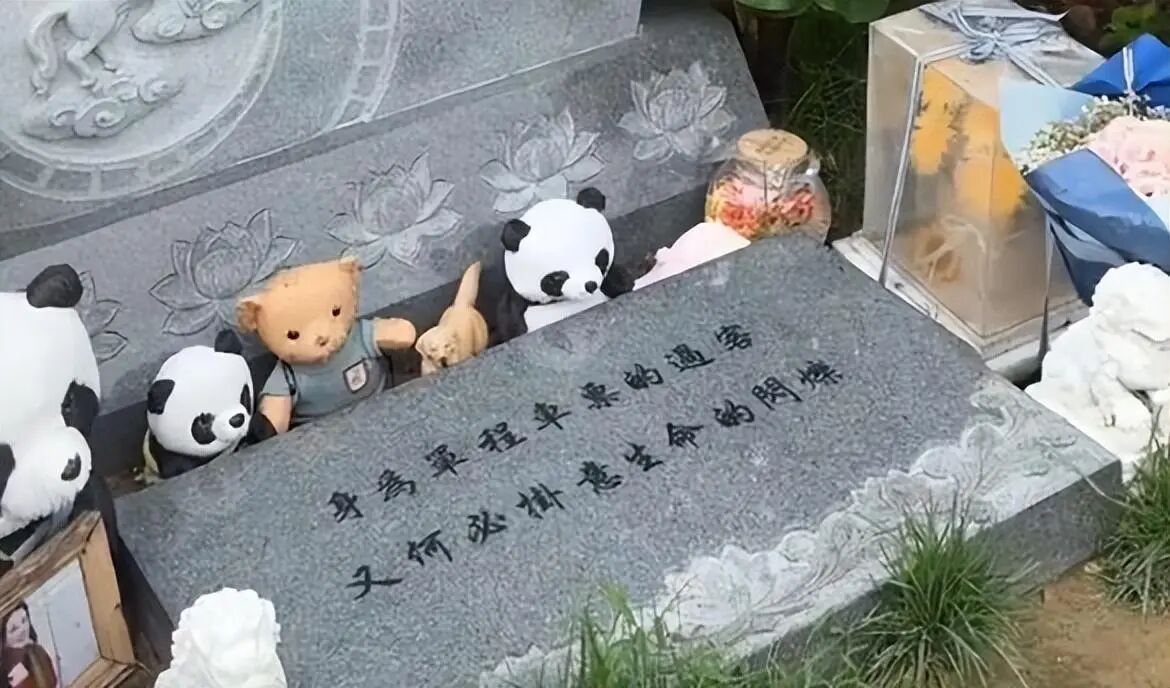 已經去世3年了！她終生無兒無女「後事靠親戚幫忙」　墓碑上「淡淡刻下19字」看哭粉絲：永遠記得祂...