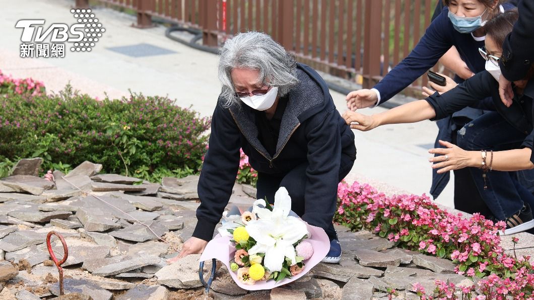 送別亡夫3年！丁強遺孀「不投靠美國兒女」　獨留台灣「76歲拒健康檢查」原因曝光