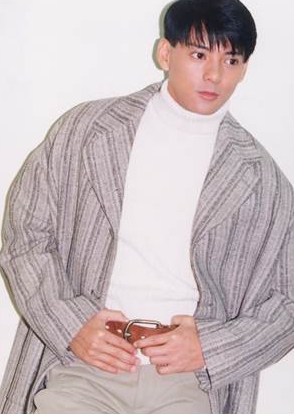 曾演《黃飛鴻》超紅！63歲資深男星「爆離婚獨養幼女」　淪街頭賣唱「肉一圈認不得」他鬆口現況