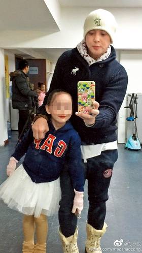 曾演《黃飛鴻》超紅！63歲資深男星「爆離婚獨養幼女」　淪街頭賣唱「肉一圈認不得」他鬆口現況