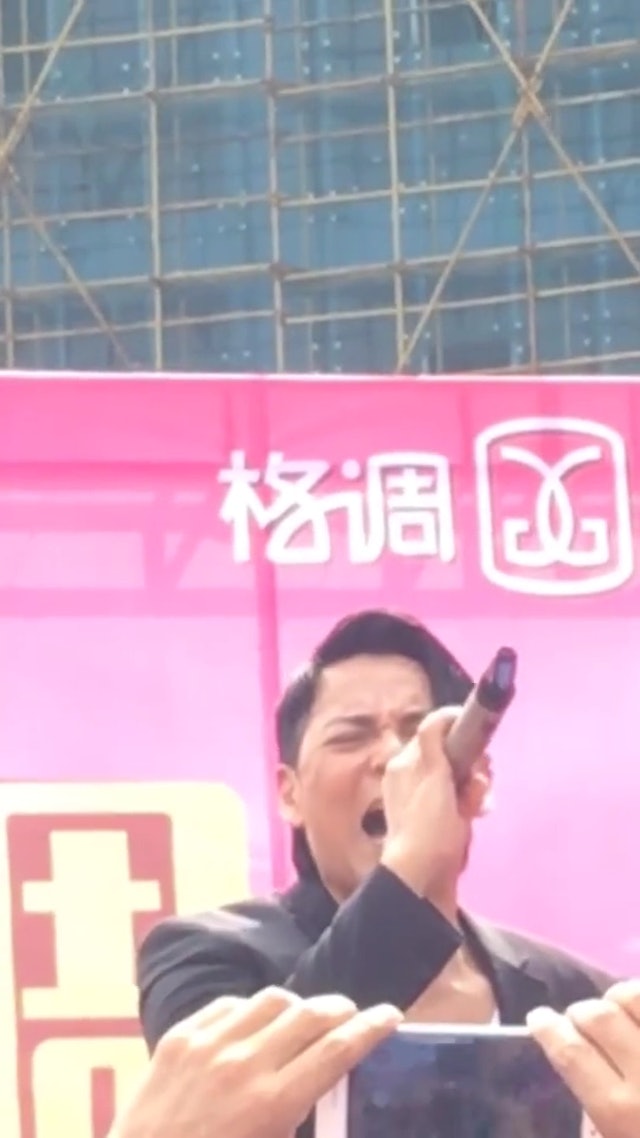 曾演《黃飛鴻》超紅！63歲資深男星「爆離婚獨養幼女」　淪街頭賣唱「肉一圈認不得」他鬆口現況