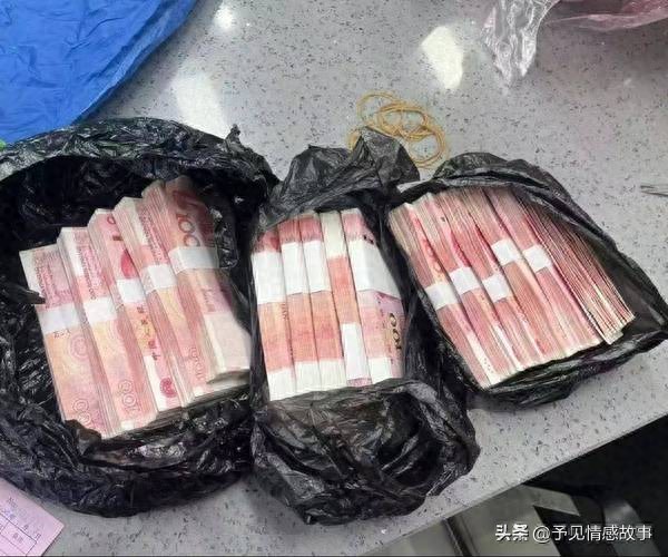 我瞞著妻子給父母轉了60萬養老！　我突發心梗時，妻子到場後「轉頭對醫生說一句」我愣住