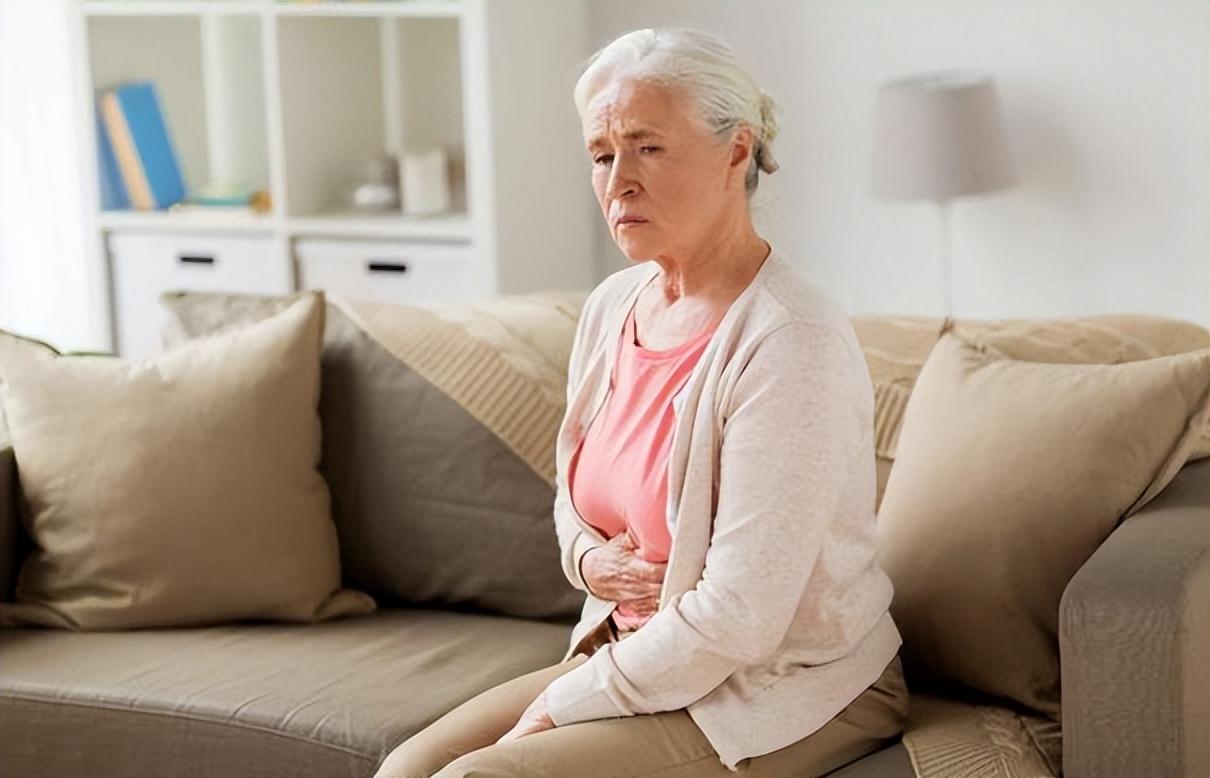 女性衰老特徵「1臭、2大、3小」！如果都沒有「恭喜妳還很年輕」