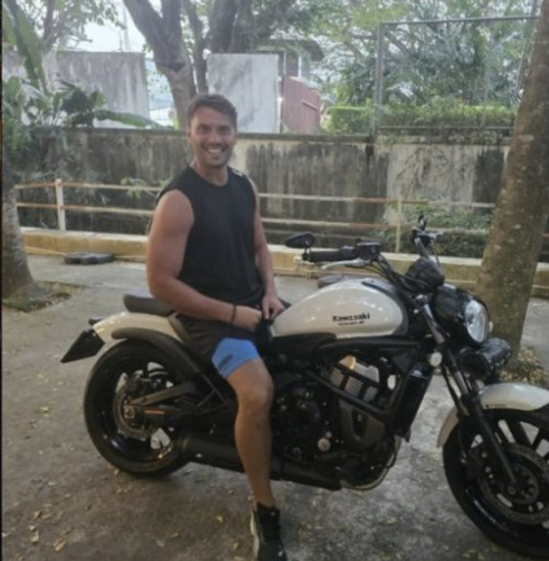 最新／32歲知名男星被發現「陳屍泰國排水溝」！　警方追查監視器「生前最後詭異身影」曝光